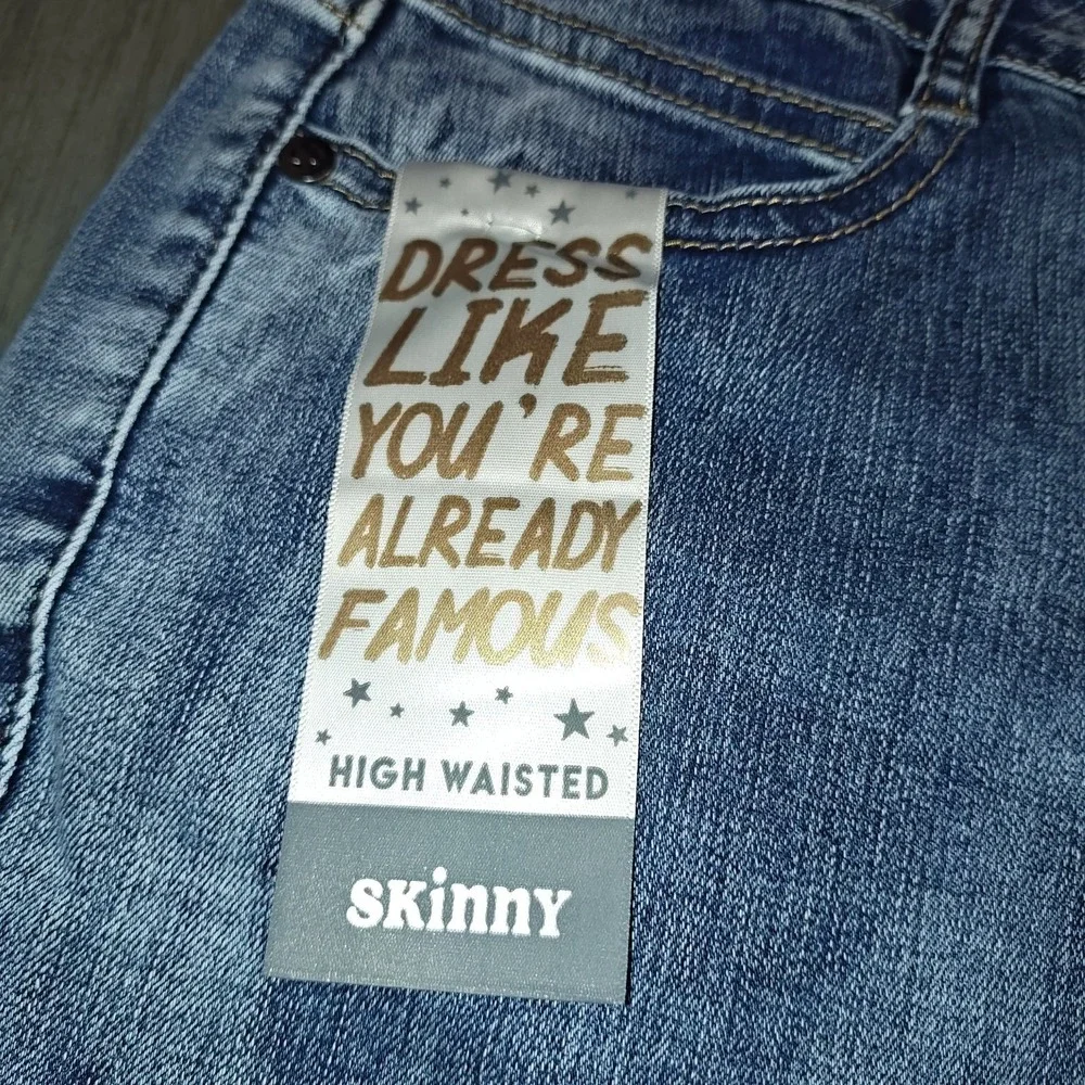Celebrity Ace Woman's light wash skinny jeans,Size 18